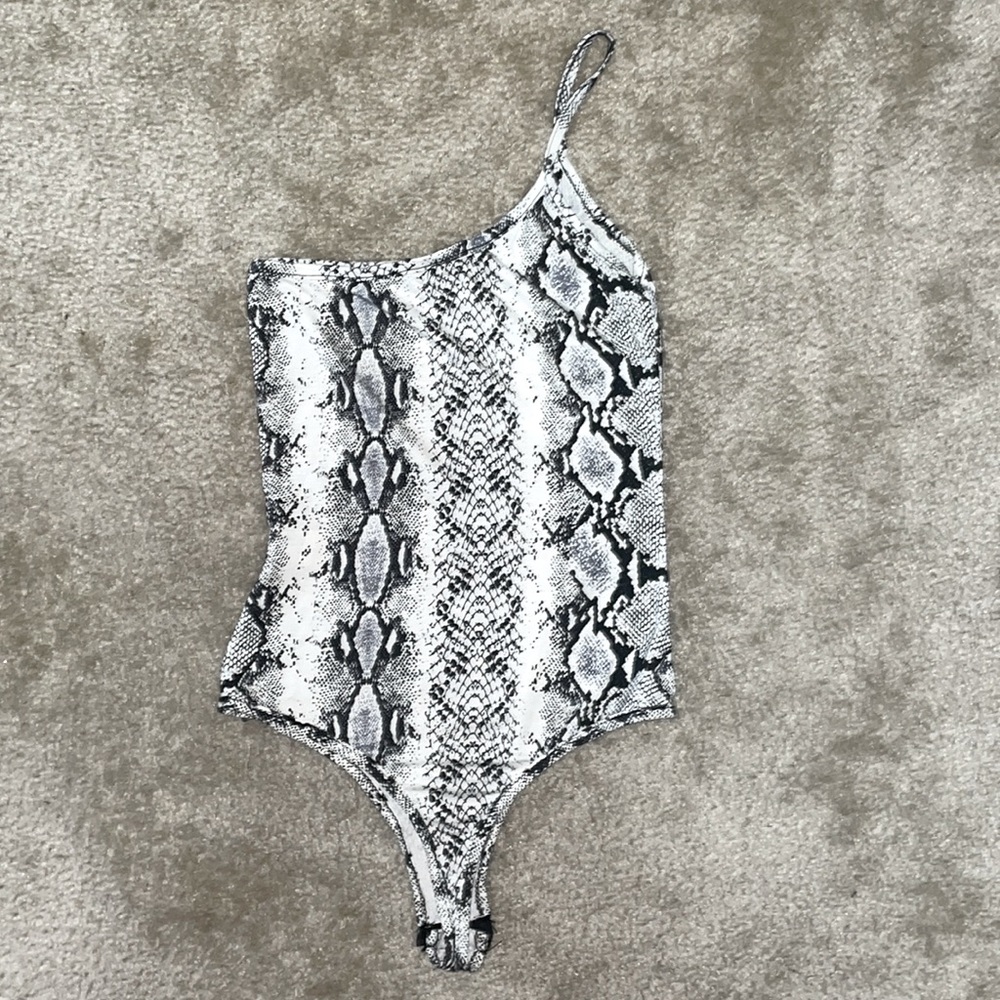 PLT Grey Snake Printed Strappy One Shoulder Thong Bodysuit 🐍